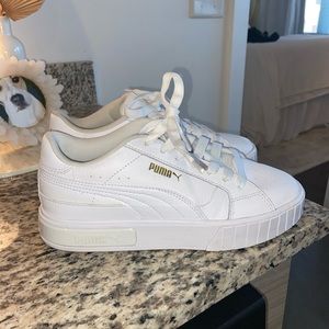White puma sneakers
